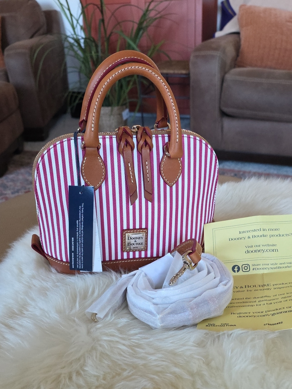 Adorable NWT Dooney & Bourke Fuchsia Stripe Bitsy Bag ๐ฉท๐๐ค